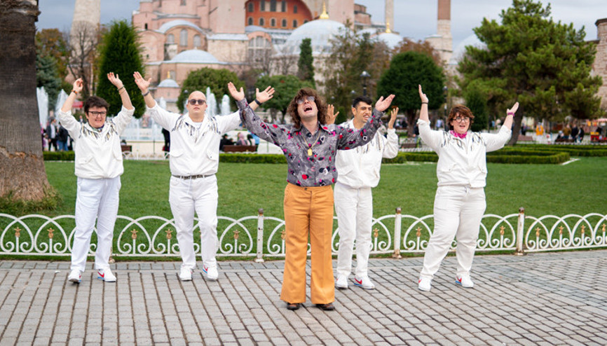 4 down sendromlu Fark Band grubunu kurdu