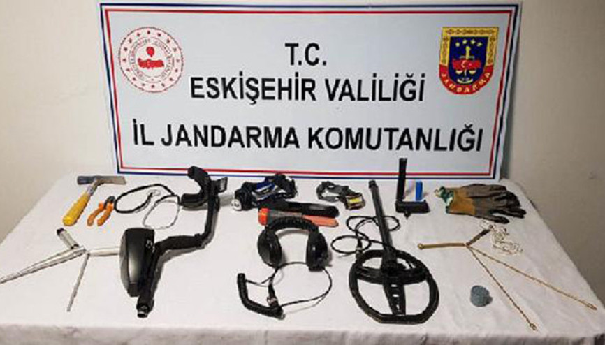Kaçak kazı yapmaya hazırlanan 2 şüpheli yakalandı