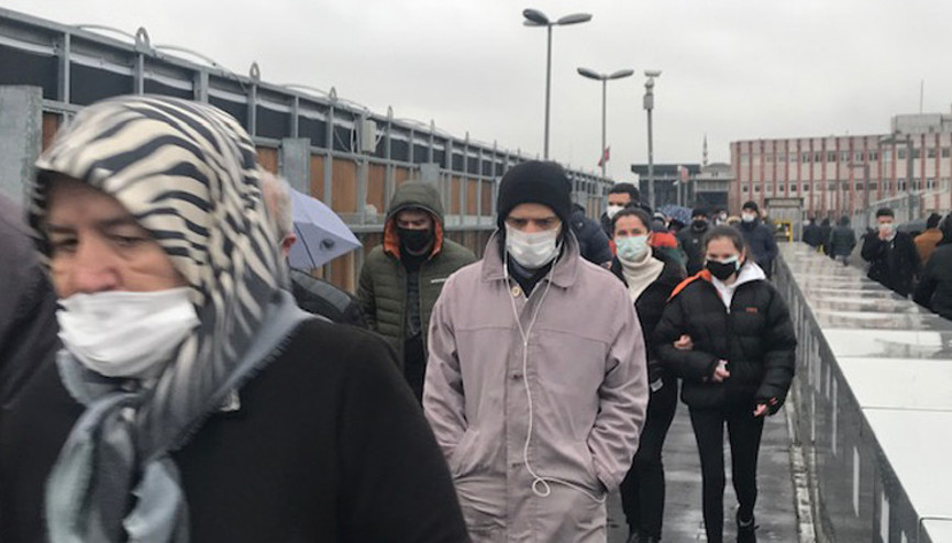 Cevizlibağda tramvay ve metrobüsler doldu taştı