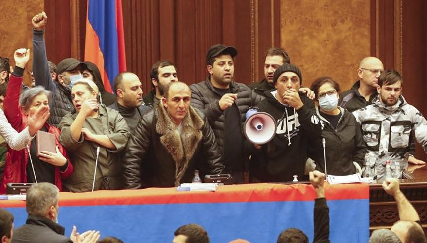 Son dakika: Ermenistanda sıkıyönetim kaldırıldı