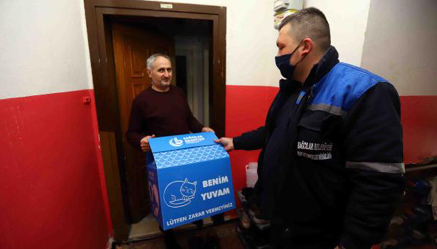 Bağcılar Belediyesi’nden çocuklara kedi evi sürprizi Bağcılar Belediyesi’nden çocuklara kedi evi sürprizi