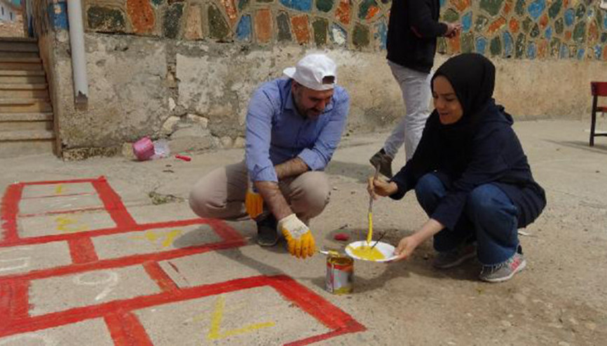 Öğretmenler, köy okulunu güzelleştirdi