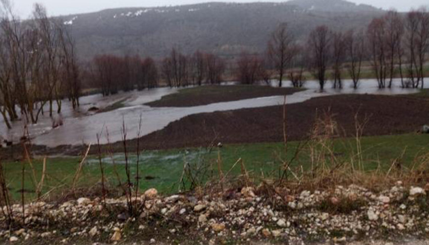 Tokatta sağanak; dereler taştı, su baskınları yaşandı