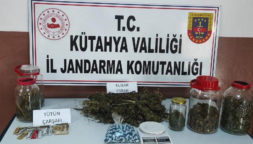 Gedizde jandarmadan uyuşturucu operasyonu 2 gözaltı Gedizde jandarmadan uyuşturucu operasyonu 2 gözaltı