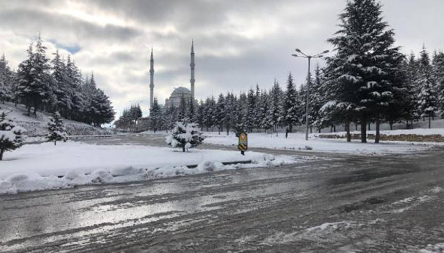 Konyada 8 ilçede eğitime kar engeli