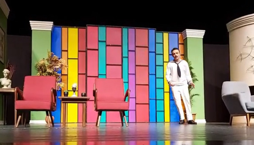 Bize her yer tiyatro