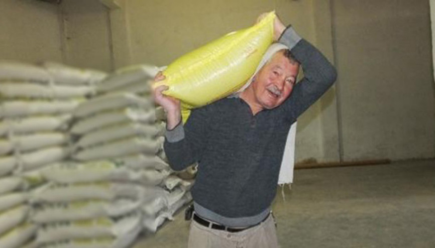 58 yıldır günde 5 ton gübre ve yem taşıyor