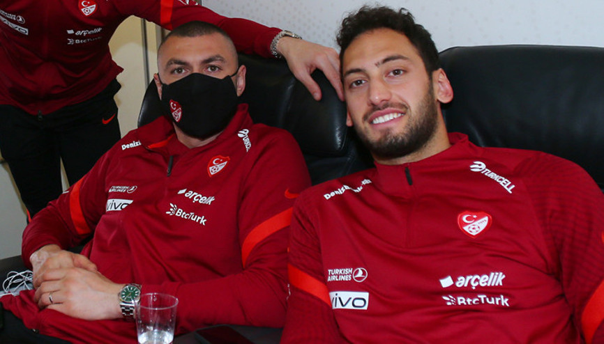 Hakan Çalhanoğlu ve Taylan Antalyalının canlı yayınında Galatasaray detayı