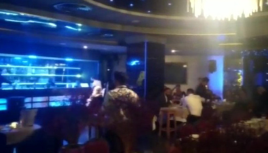 Ataşehirde otelin restoranına baskın 26 kişiye ceza yağdı...