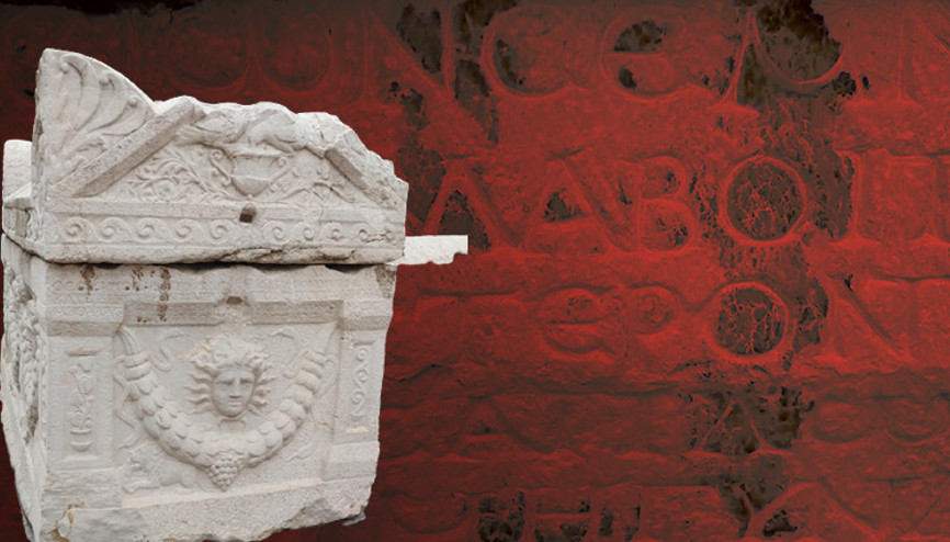 Medusa kabartmalı beddua yazılı lahit Amasya Müzesinde sergileniyor Medusa kabartmalı beddua yazılı lahit Amasya Müzesinde sergileniyor