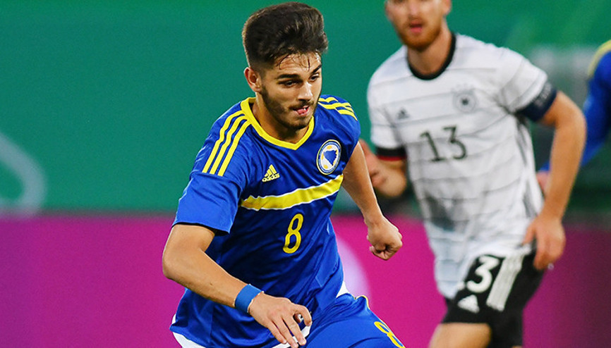 Beşiktaşlı futbolcu Ajdin Hasic sakatlandı