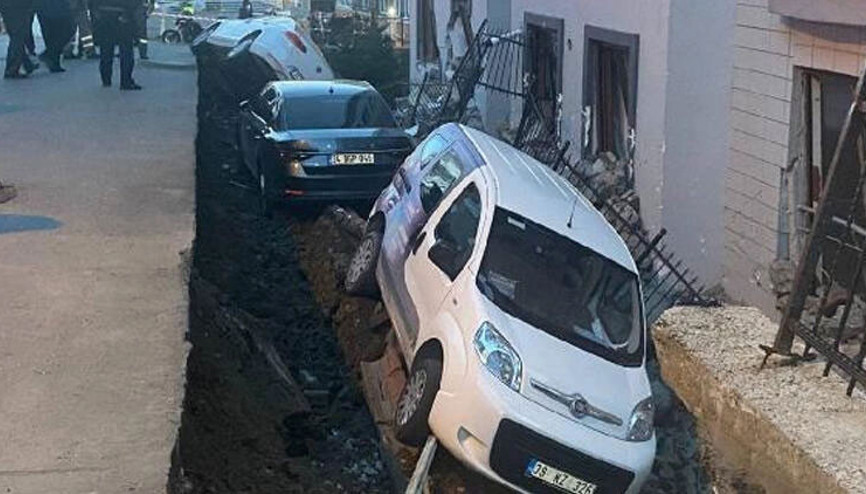 Ümraniyede sitenin istinat duvarı çöktü