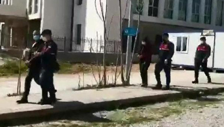 Akü hırsızlığı yapan çift yakalandı Akü hırsızlığı yapan çift yakalandı