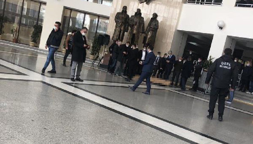 Bakırköyde adliyenin 7nci katından atlayan mübaşir hayatını kaybetti, Başsavcılık açıklama yaptı Bakırköyde adliyenin 7nci katından atlayan mübaşir hayatını kaybetti, Başsavcılık açıklama yaptı