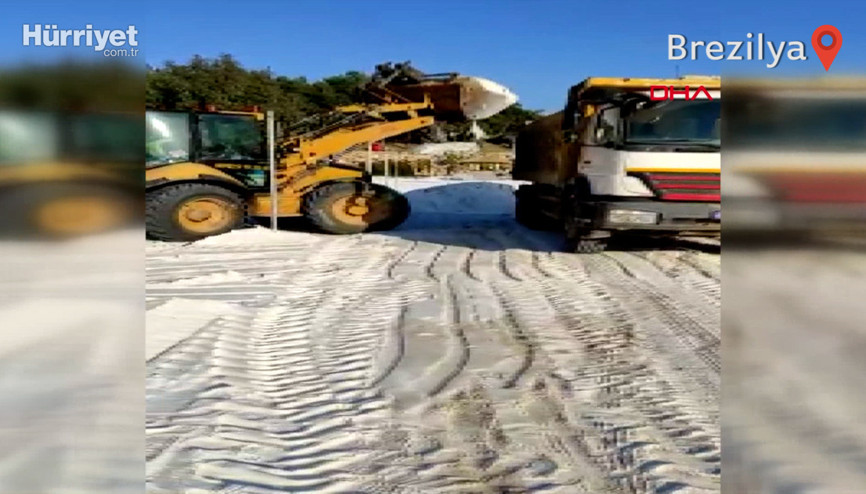 Bodrumda plaja dökülen kuvars tozu, iş makineleriyle kaldırılmaya başlandı