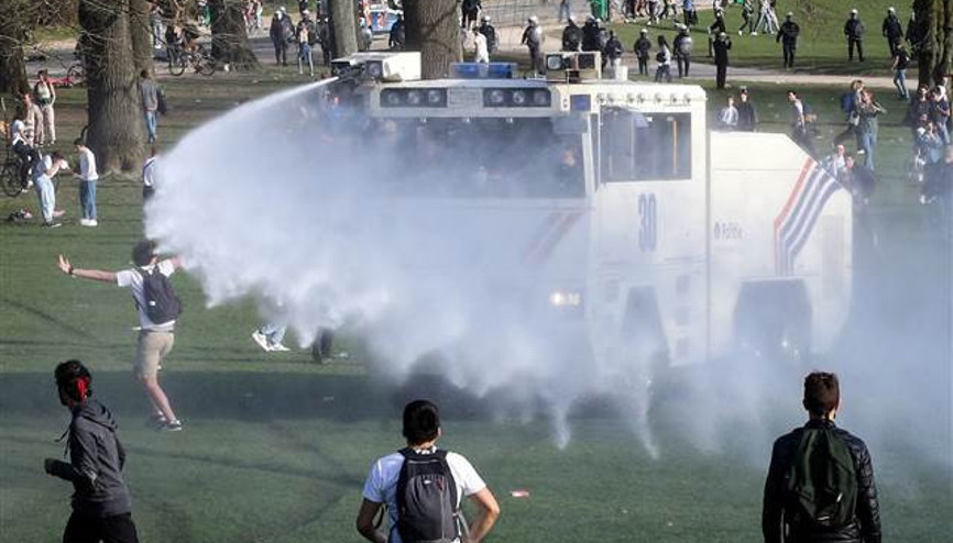Belçikada 1 Nisan şakası kötü bitti Ortalık savaş alanına döndü