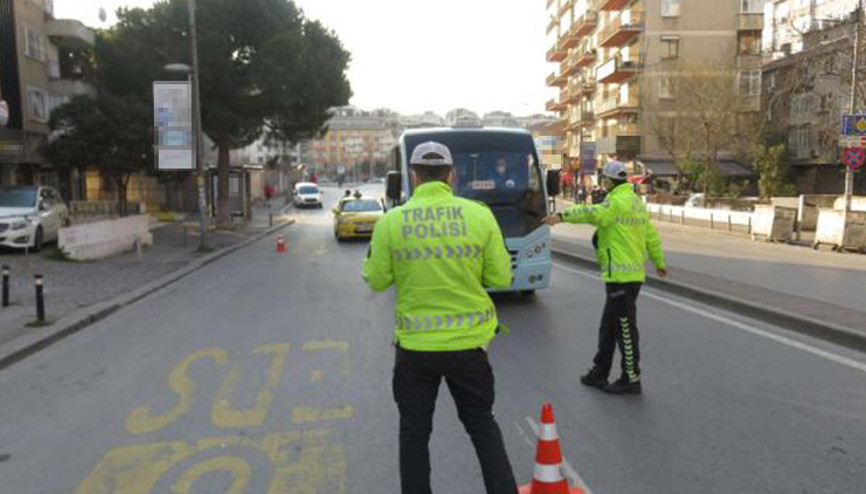Kadıköyde toplu taşıma araçlarında koronavirüs denetimi