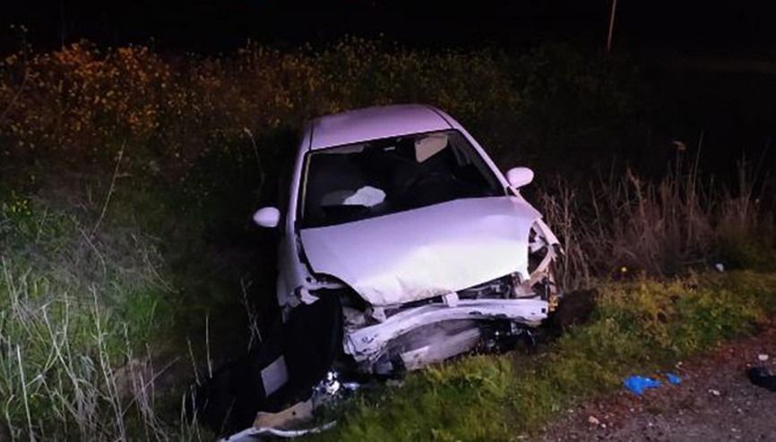 Şarampole devrilen otomobilin sürücüsü yaralandı