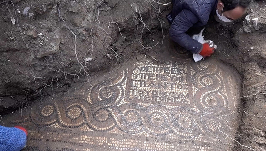 Kaçak kazı sırasında manastır ve 1500 yıllık mozaik bulundu