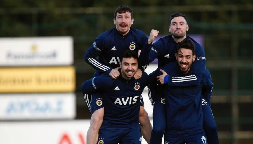 Fenerbahçede Gökhan Gönül, Diego Perotti ve Mesut Özil gelişmesi