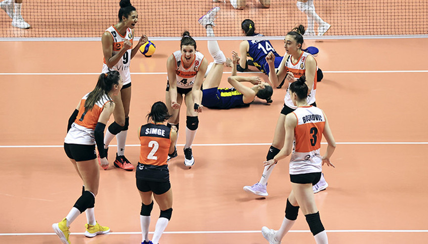 Misli.com Sultanlar Ligi: Fenerbahçe Opeti yenen Eczacıbaşı VitrA, yarı final serisinde eşitliği sağladı