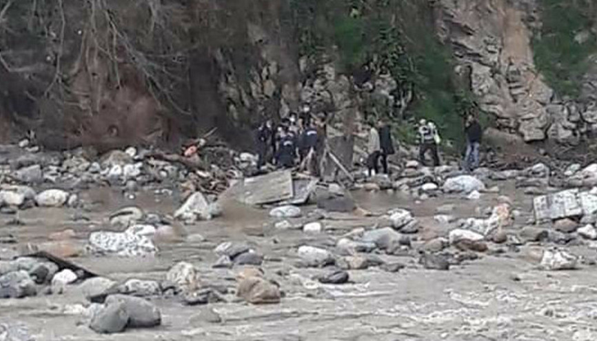 Giresunda can pazarı 4 işçi akıntıya kapıldı... Acı haber geldi