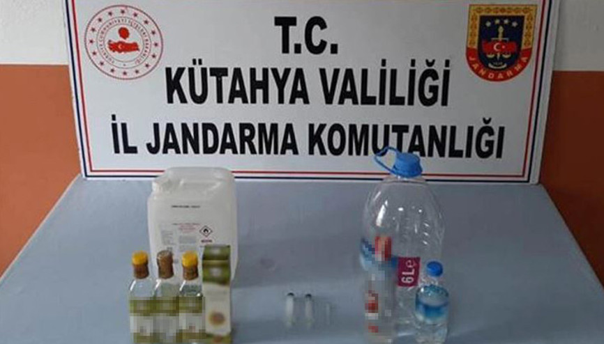 Kütahyada sahte içki üretip sattığı iddia edilen şüpheli gözaltına alındı