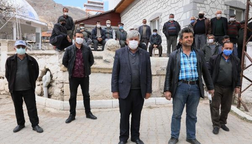 Tarihi eserlerin mahallelerinde kalması için oturma eylemi başlattılar