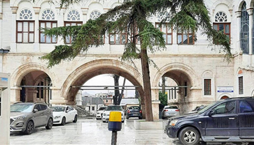 Otopark olan tarihi camiler