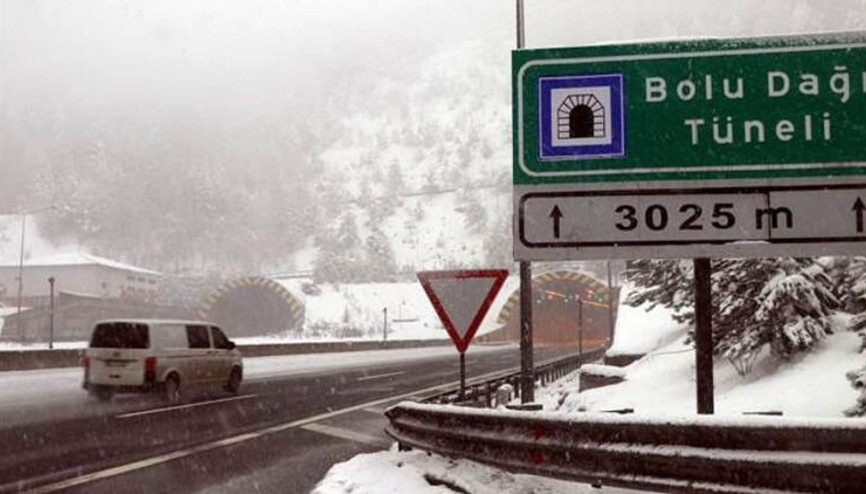 Anadolu Otoyolu ile D-100 kara yolunun Bolu Dağı kesiminde kar etkili oluyor