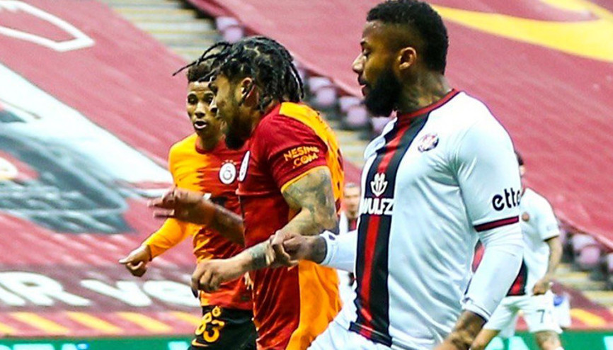 Galatasaraydan Ali Palabıyıka DeAndre Yedlin tepkisi Yorumsuz...
