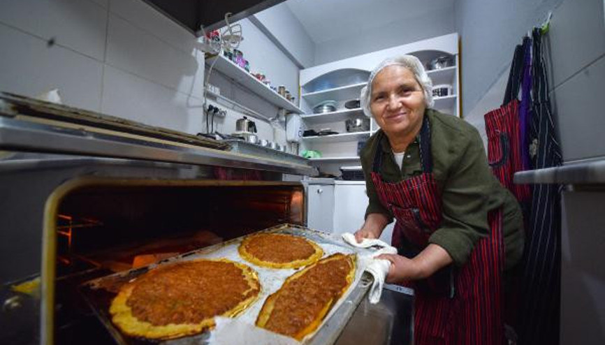 Çölyak hastası pastane sahibi, glutensiz lahmacun yaptı Çölyak hastası pastane sahibi, glutensiz lahmacun yaptı