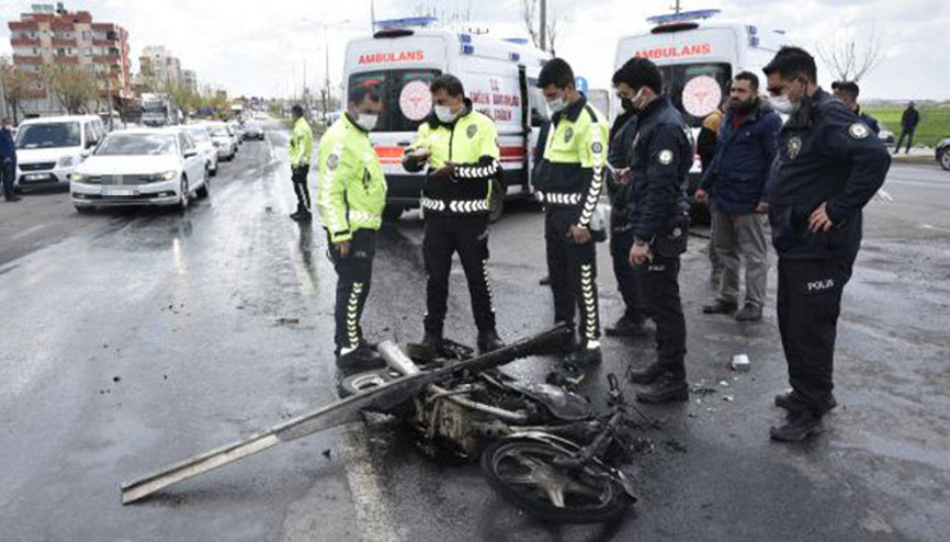 Kamyonun çarptığı motosikletteki 3 kişi yaralandı