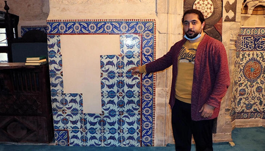 19 yıl önce soyulan caminin çinileri, Londrada müzayededen çıktı