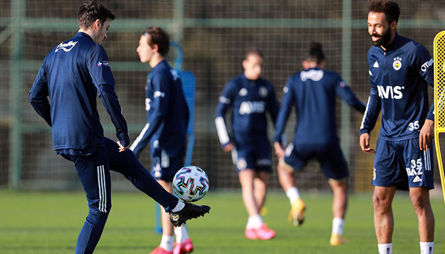 Fenerbahçede Mesut Özil ve Nazım Sangare takımla çalışmalara başladı
