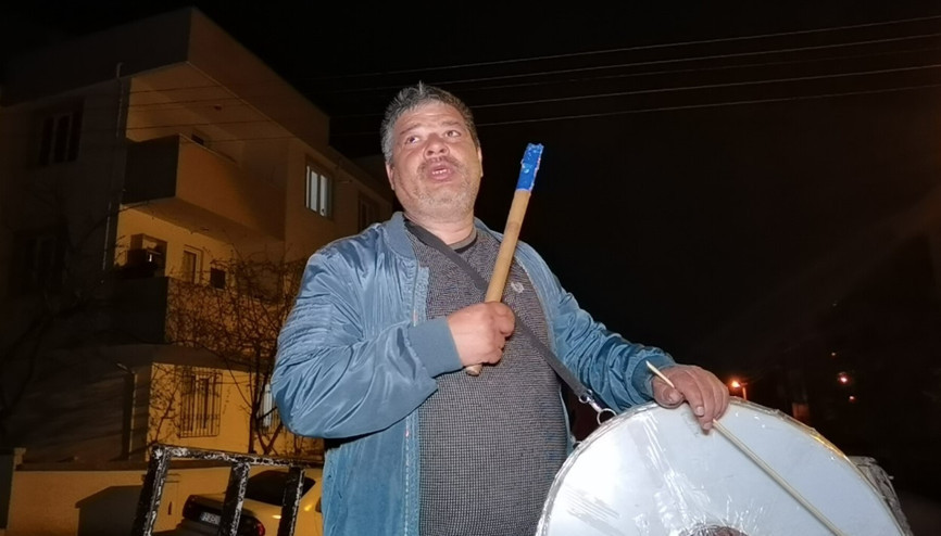 İnegölde ramazan davulcusundan koronavirüslü mani