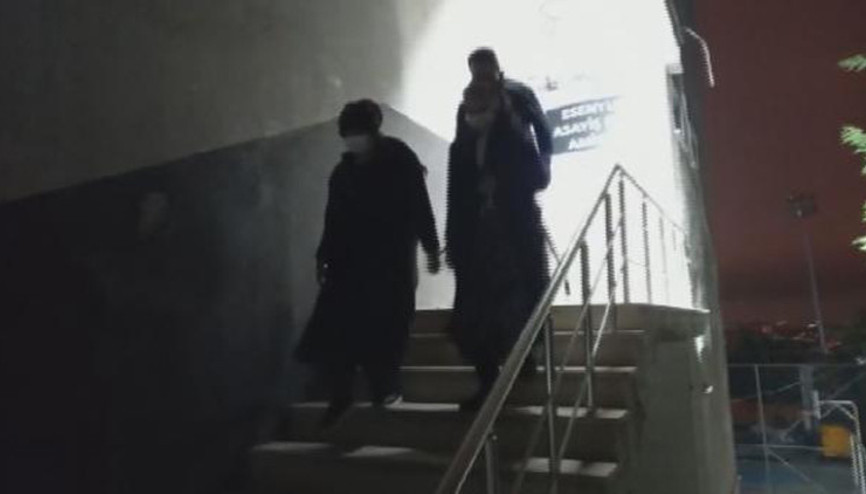 Hırsızlık yaparken yakalanan kadınların evlerinden yarım milyonluk altın çıktı Hırsızlık yaparken yakalanan kadınların evlerinden yarım milyonluk altın çıktı