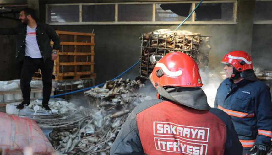 İzolasyon malzemeleri deposunda yangın