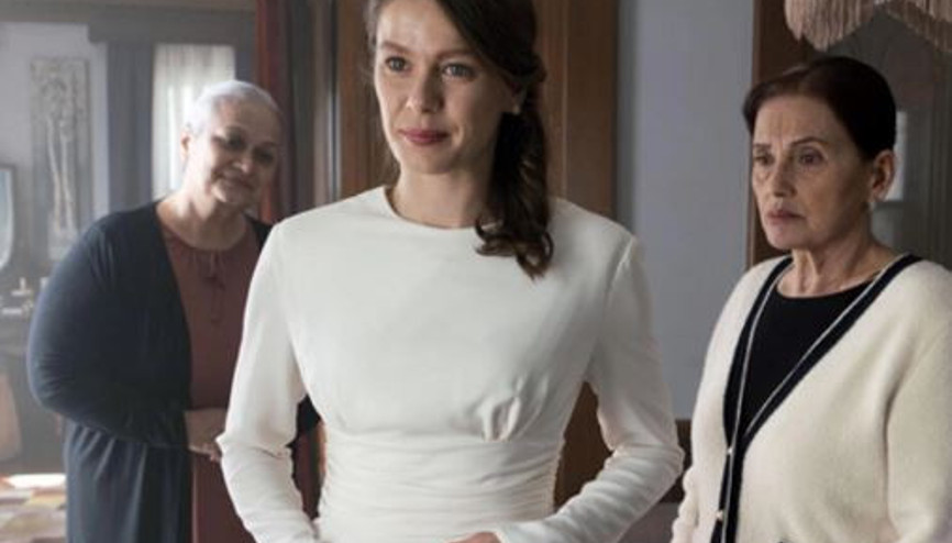 Camdaki Kız Feride kimdir, gerçek adı ne İşte Camdaki Kızın Feridesi Nur Sürerin hayatı ve biyografisi...