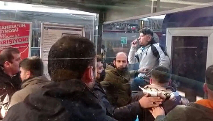 Lalelide dolu tramvaya binme kavgası kamerada