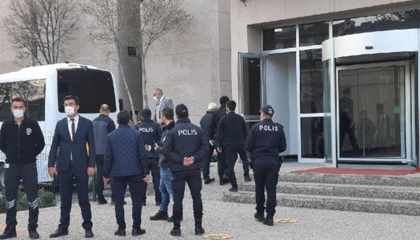 Son dakika... 7 emekli amiralin evinde arama yapıldı Son dakika... 7 emekli amiralin evinde arama yapıldı