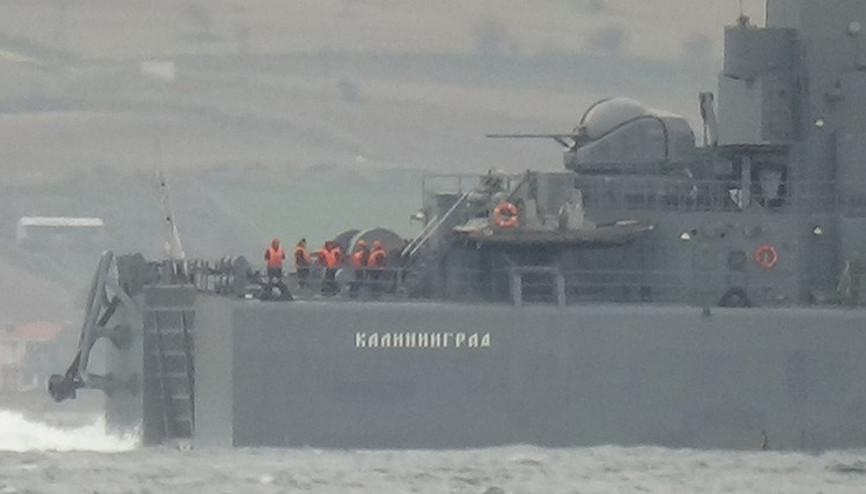 Rus savaş gemileri İstanbul Boğazından geçti