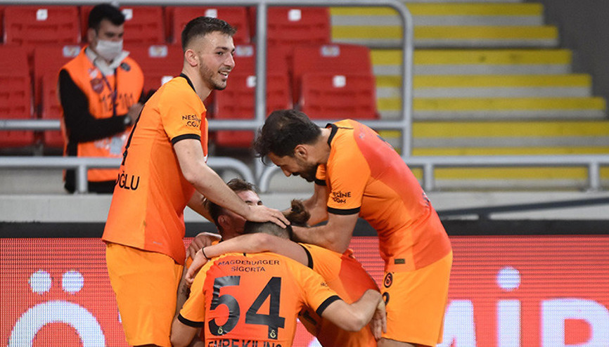 Galatasarayda Halil Dervişoğlundan galibiyet itirafı Bugün en önemlisiydi