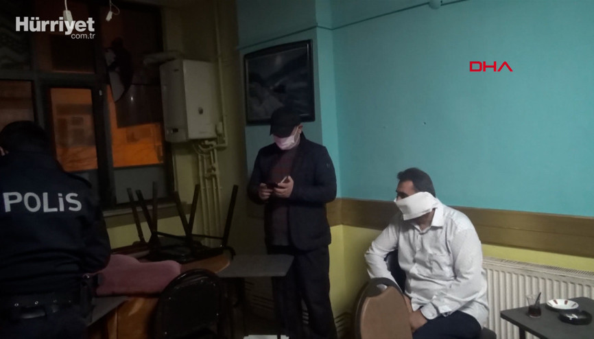 Esenyurtta baskında yakalanınca tuvalet kağıdını maske yaptı