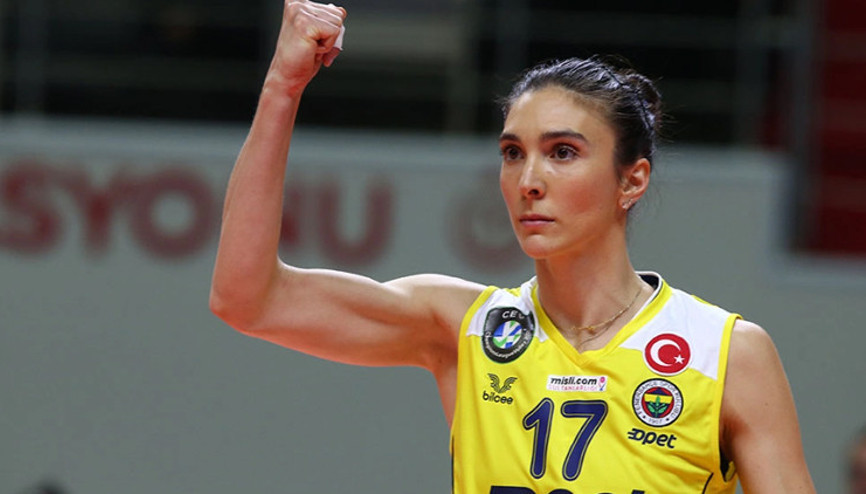 Naz Aydemir Akyol, 2 yıl daha Fenerbahçe Opette