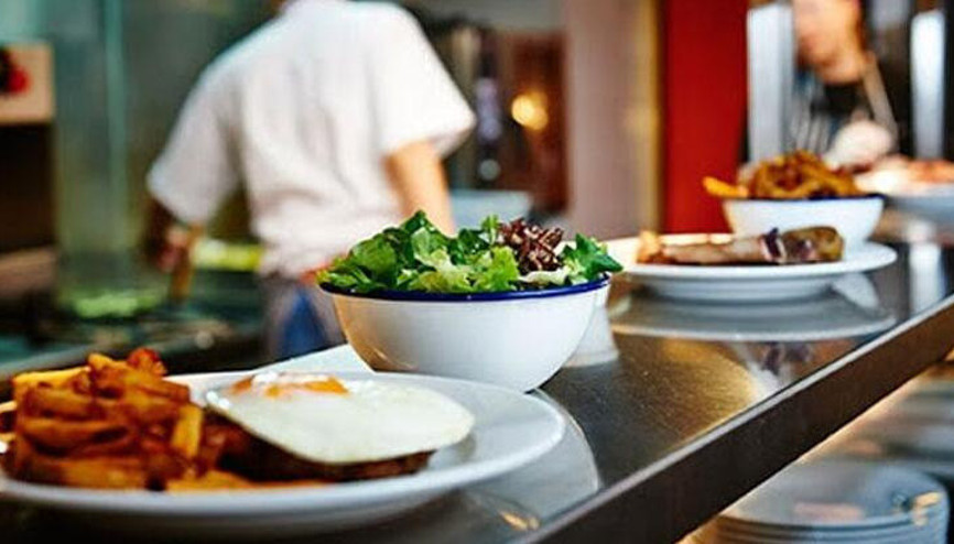 Sarayda çay saati ya da yemeğin keyfi bir başka