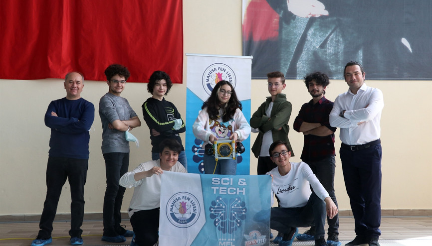 Lise öğrencileri insansız su altı robotu geliştirdi Lise öğrencileri insansız su altı robotu geliştirdi