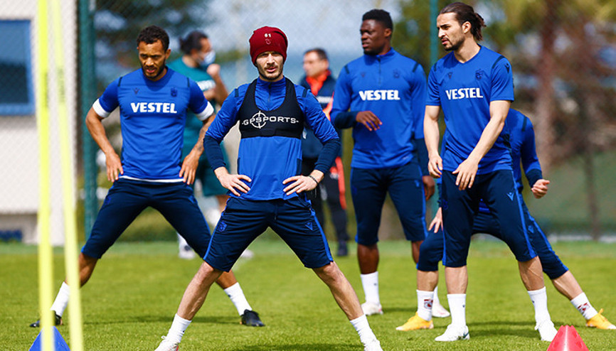 Trabzonspora Ekuban müjdesi Galatasaray maçının kadrosunda olması bekleniyor