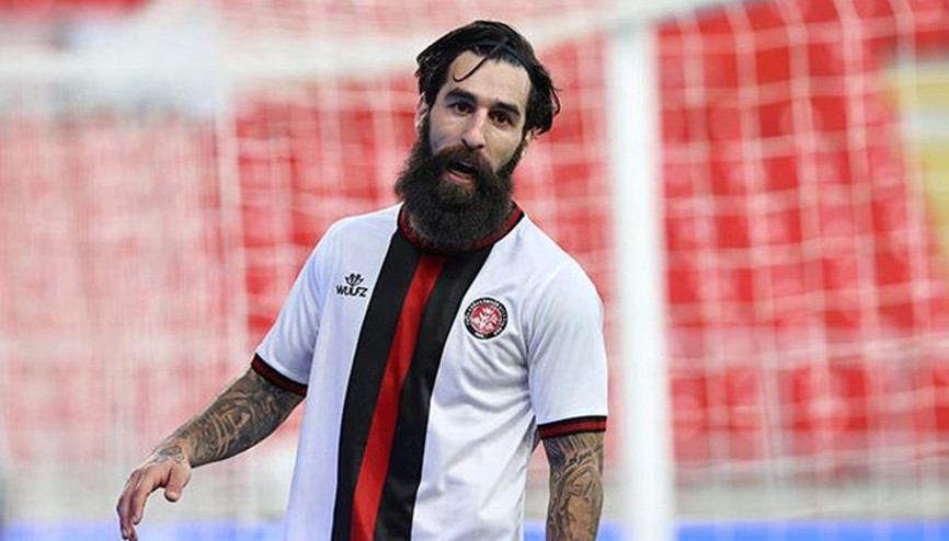 Süper Ligdeki Fatih Karagümrük - Göztepe maçında savunmalar çöktü Jimmy Durmaz stoperde oynadı Süper Ligdeki Fatih Karagümrük - Göztepe maçında savunmalar çöktü Jimmy Durmaz stoperde oynadı