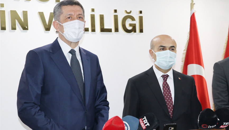 Bakan Selçuk: 23 Nisan “mutlu olsun”